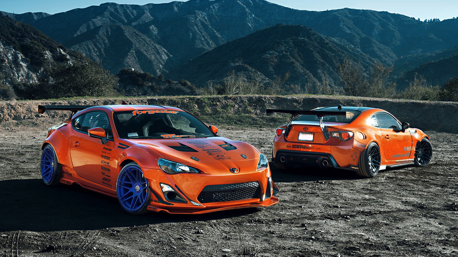 多名运动员参与学校公益活动传递体育精神影响青少年，运动员接受捐赠