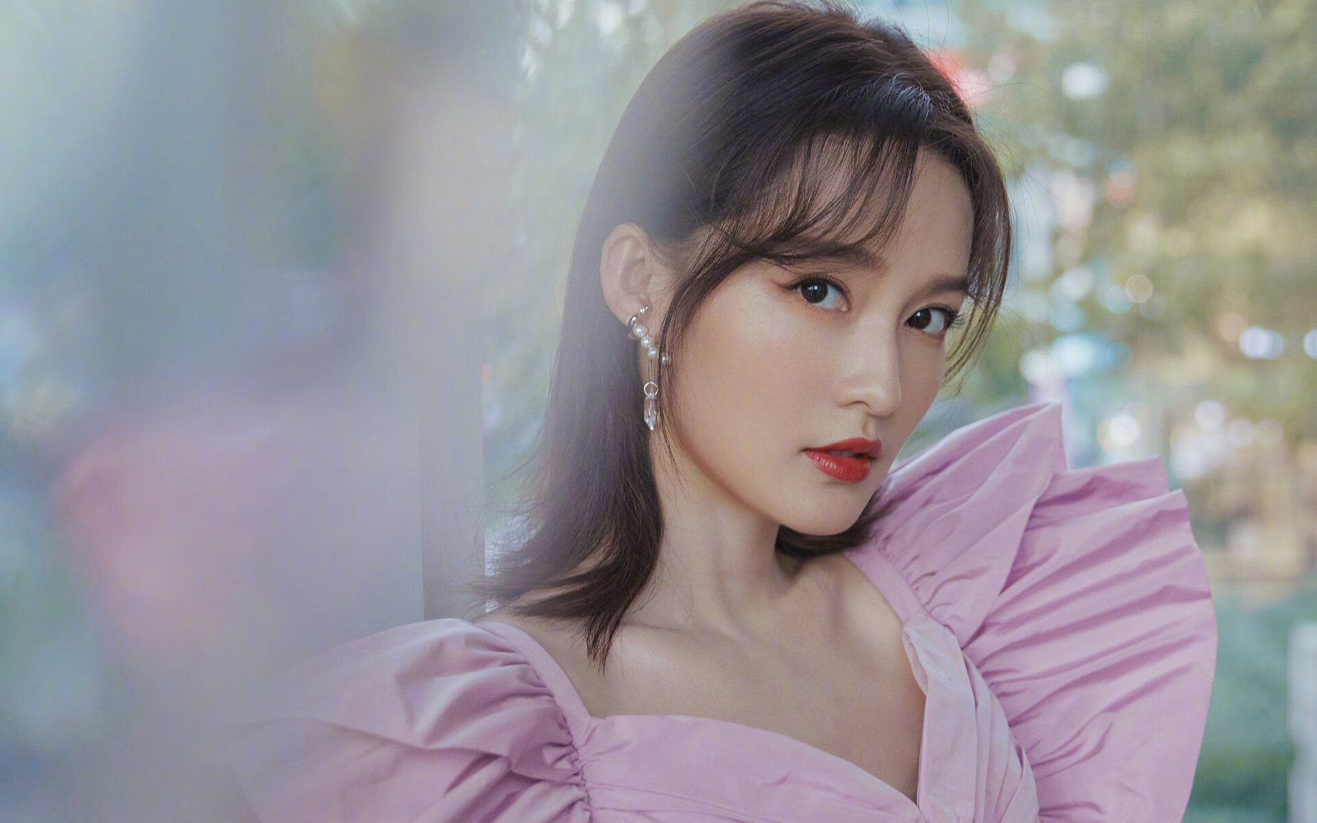 湖人小前锋首次公开亮相表达对新赛季期待，湖人小阵容