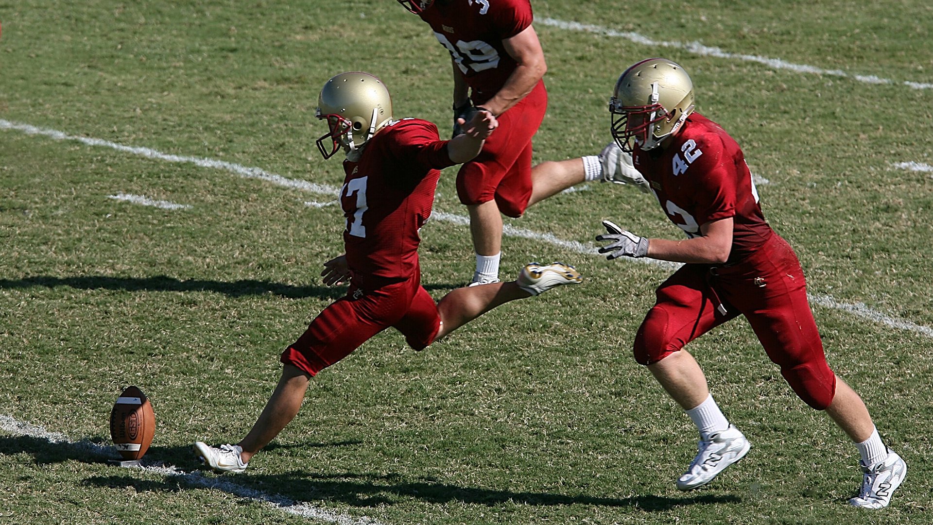 “跑酷赛场:东安湖体育公园成为极限运动的全新战场”